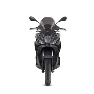 Ein schwarzes Motorrad. Frontansicht eines modernen Motorrollers.