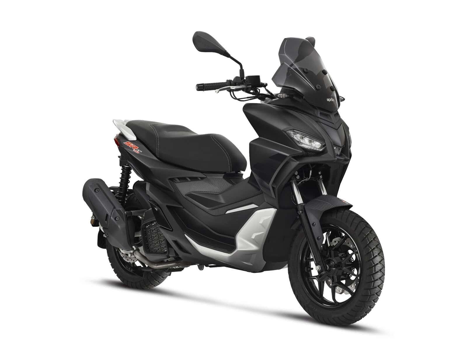 Ein schwarzes Motorrad mit einem modernen Design und einer sportlichen Sitzposition. Es verfügt über ein großes Display und eine elegante Linienführung.