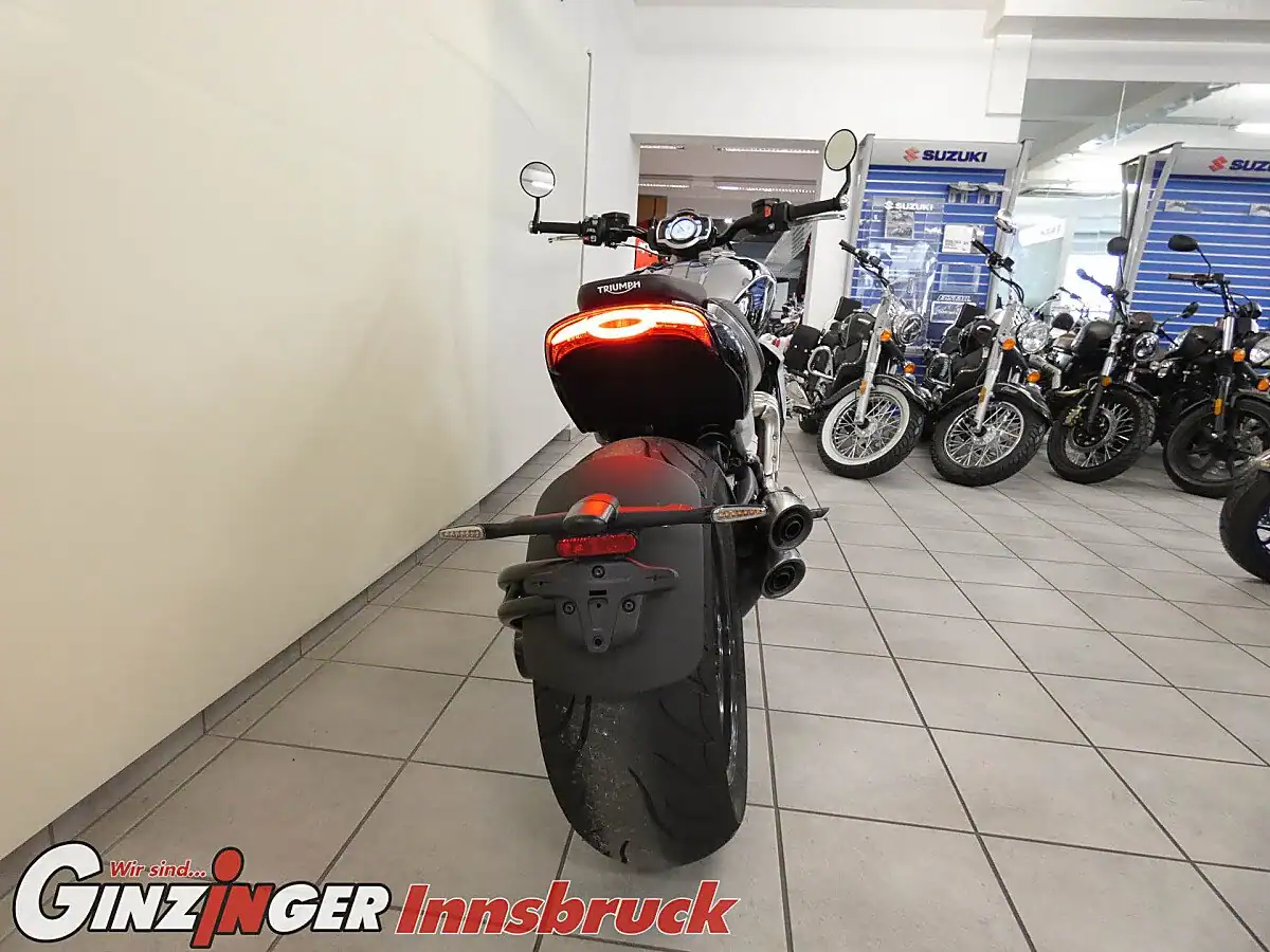 g-000346-g_W3465635_4-triumph-rocket-iii-639073298432828790