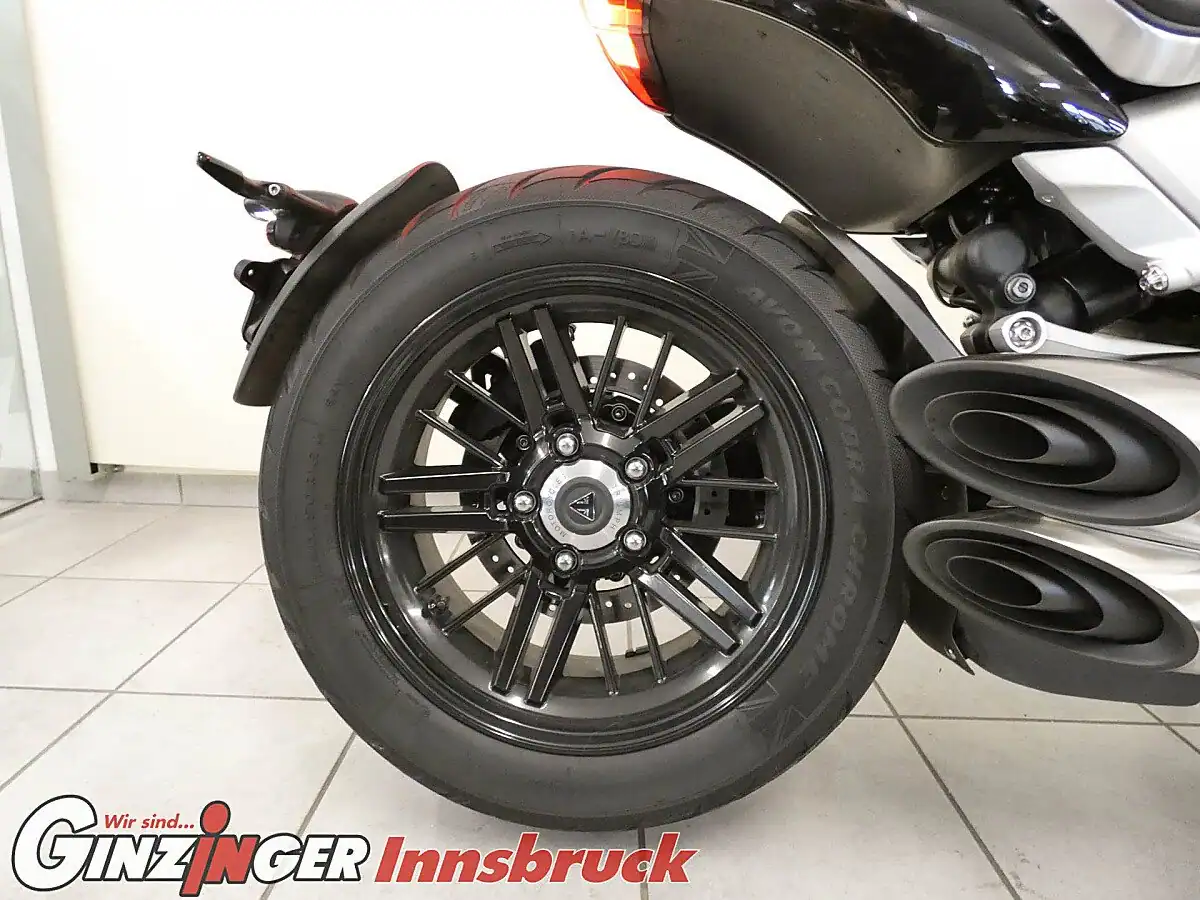 g-000346-g_W3465635_7-triumph-rocket-iii-639073298436778900