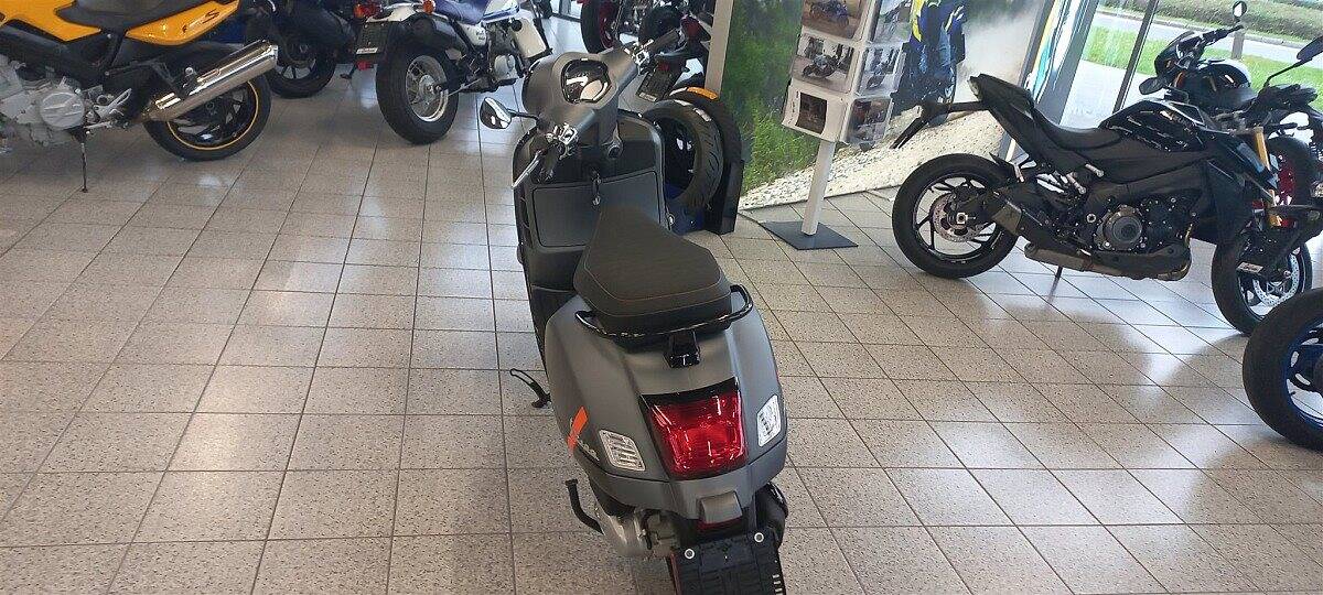 g-000346-g_W3466818_4-vespa-gts-125-super-639073297153118540