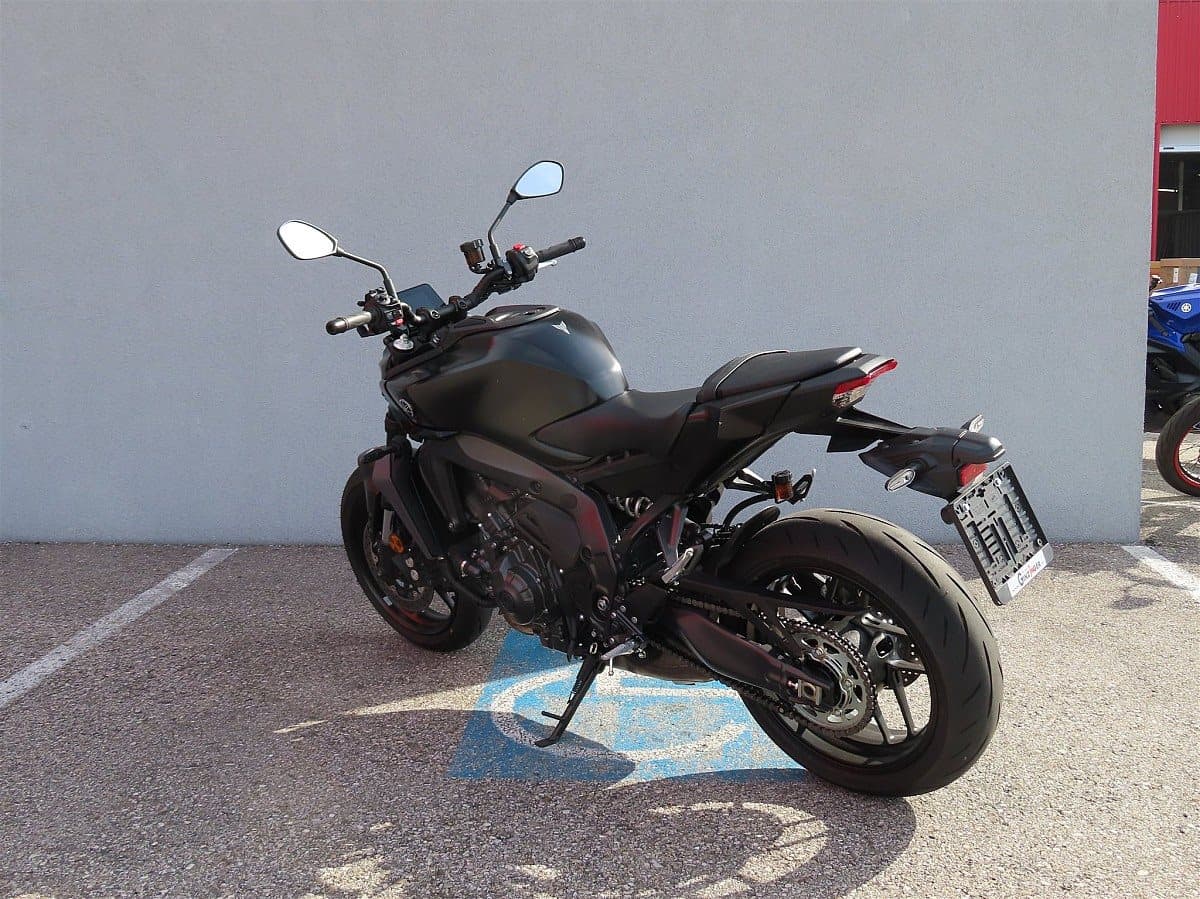 g-000344-g_W3440619_3-yamaha-mt-09-y-amt-639097490359761520