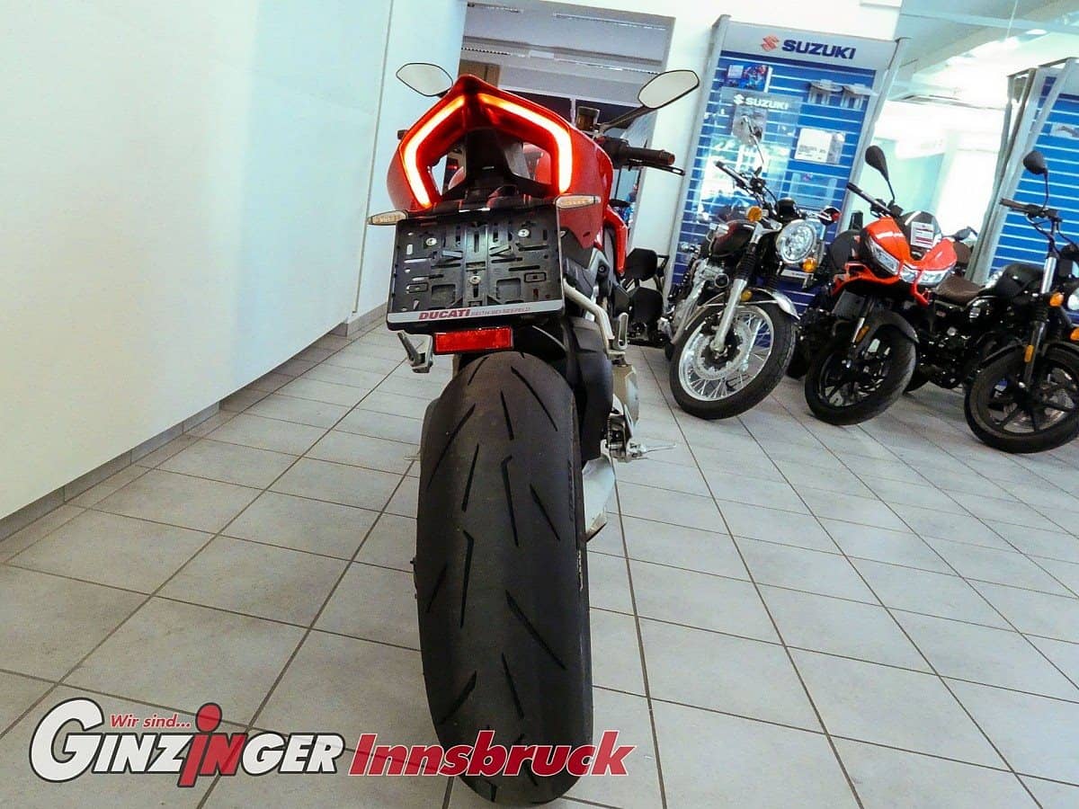 g-000344-g_W3440744_5-ducati-streetfighter-v4-639085396663164690