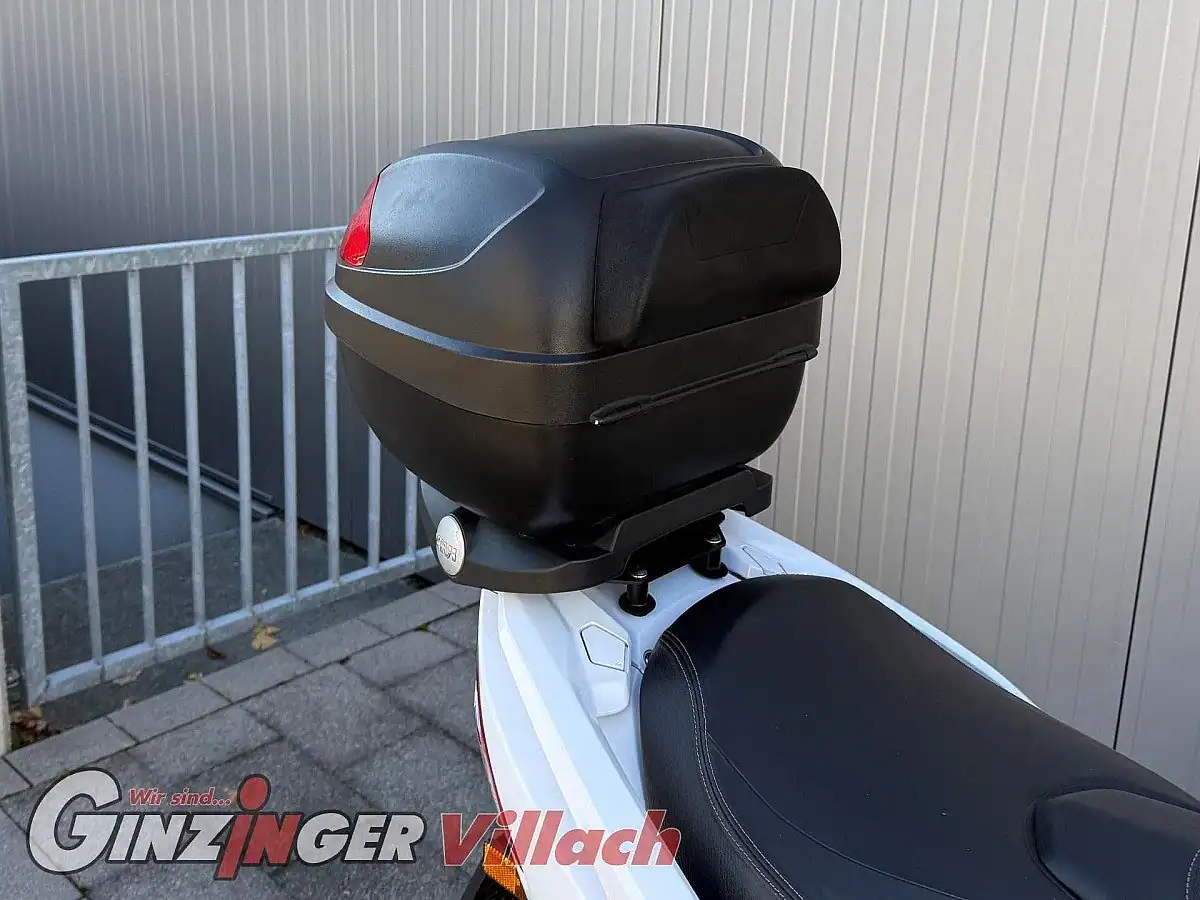 g-000344-g_W3442821_6-suzuki-burgman-400-639079348138921940