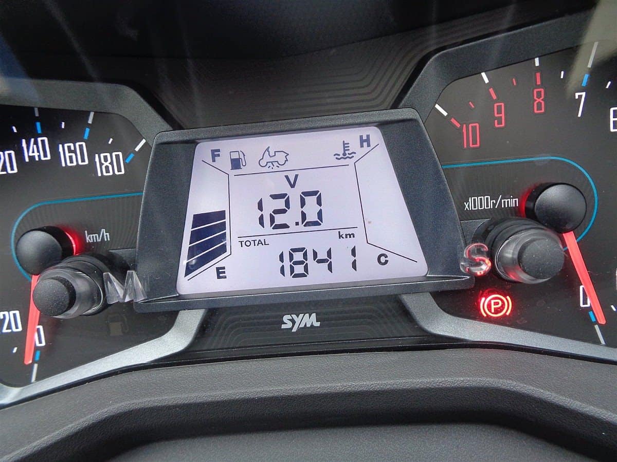 g-000346-g_W3467014_5-sym-maxsym-400i-vorfuehrfahrzeug-639103543115866350