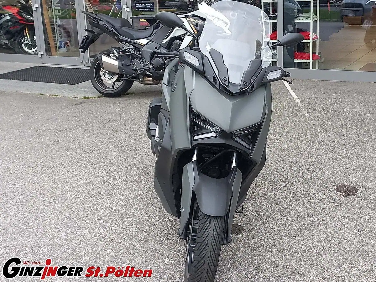 g-000347-g_W3473440_4-yamaha-x-max-300-639079345646712140