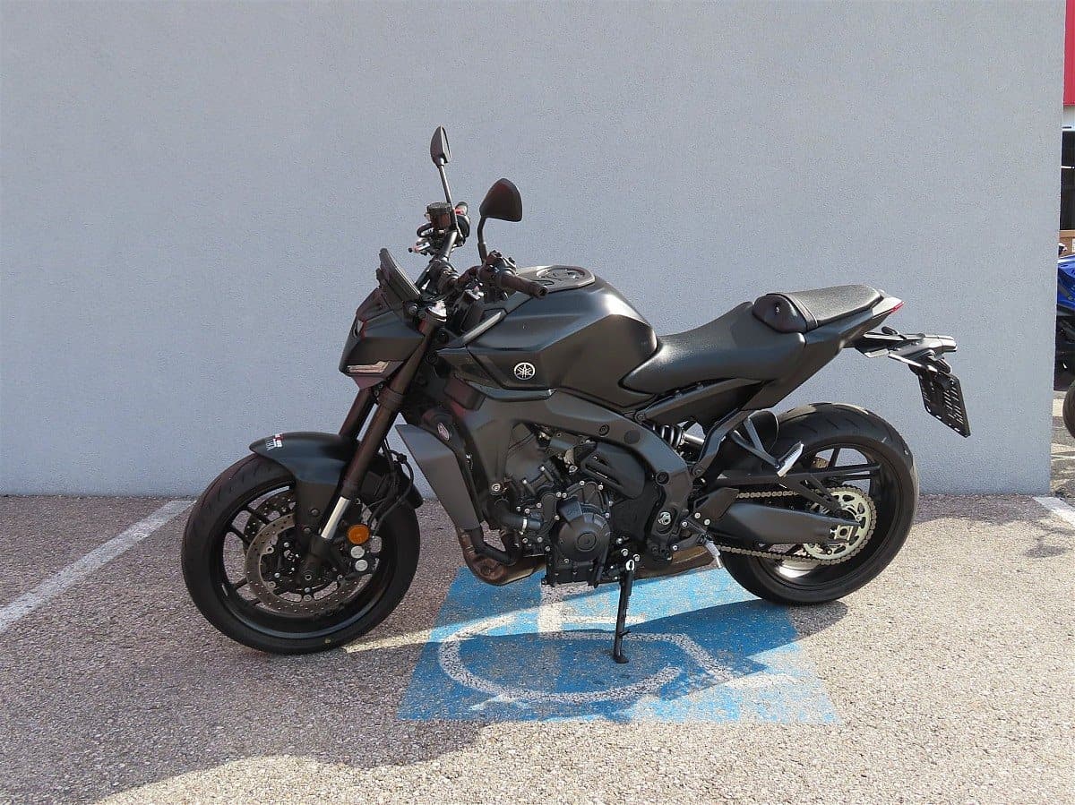 g-000344-g_W3440619_2-yamaha-mt-09-y-amt-639109621422317580