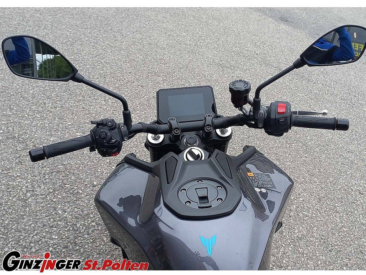 g-000346-g_W3466814_3-yamaha-mt-09-y-amt-639109621953207500