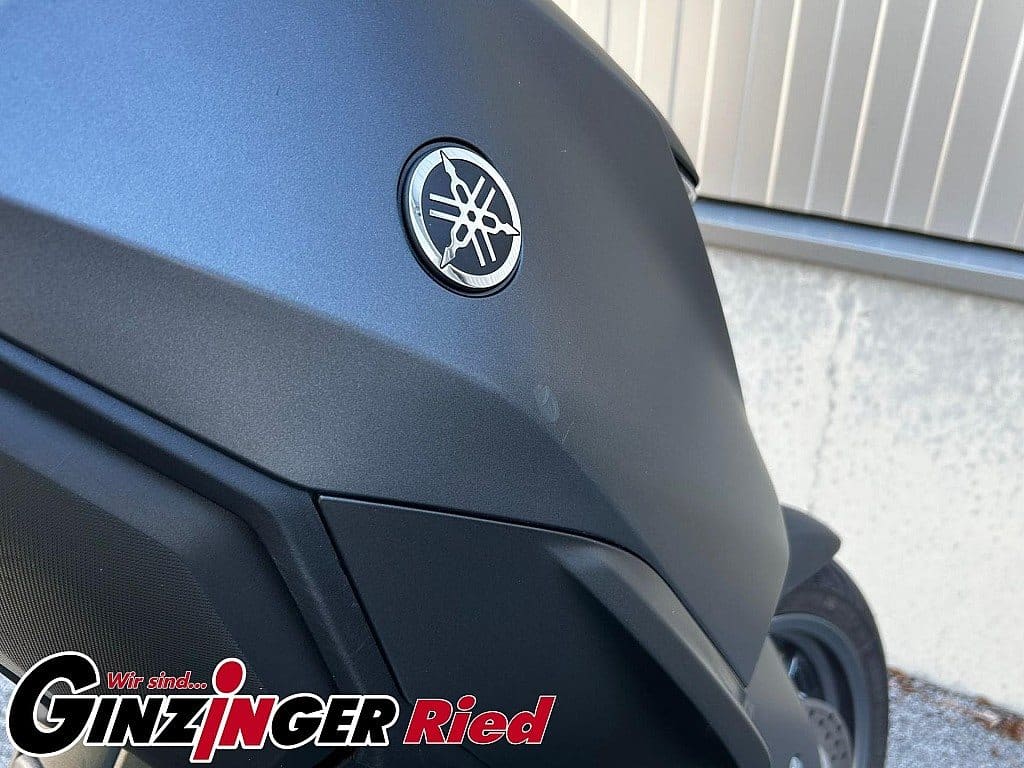 g-000346-g_W3466968_13-yamaha-x-max-300-639121685693556290