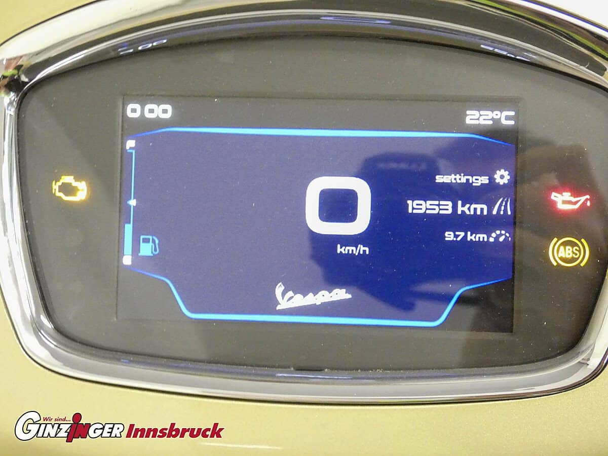 g-000349-g_W3490407_10-vespa-gts-300-supertech-639121683986606050