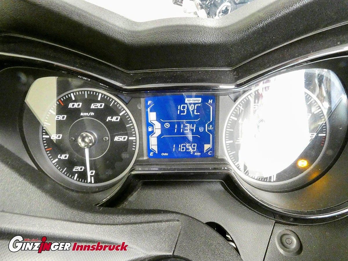g-000344-g_W3440764_7-yamaha-x-max-300-tech-max-639145877644579210