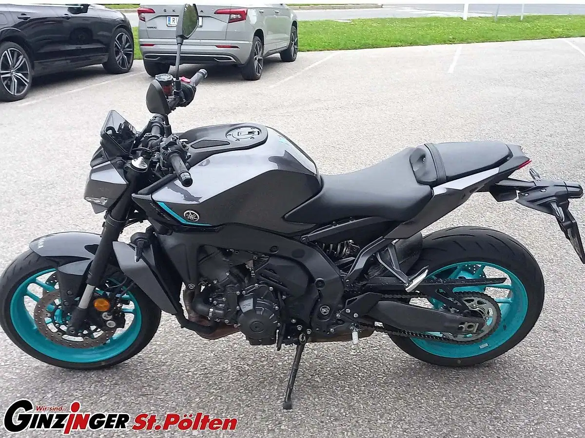 Yamaha-MT-09 Y-AMT-