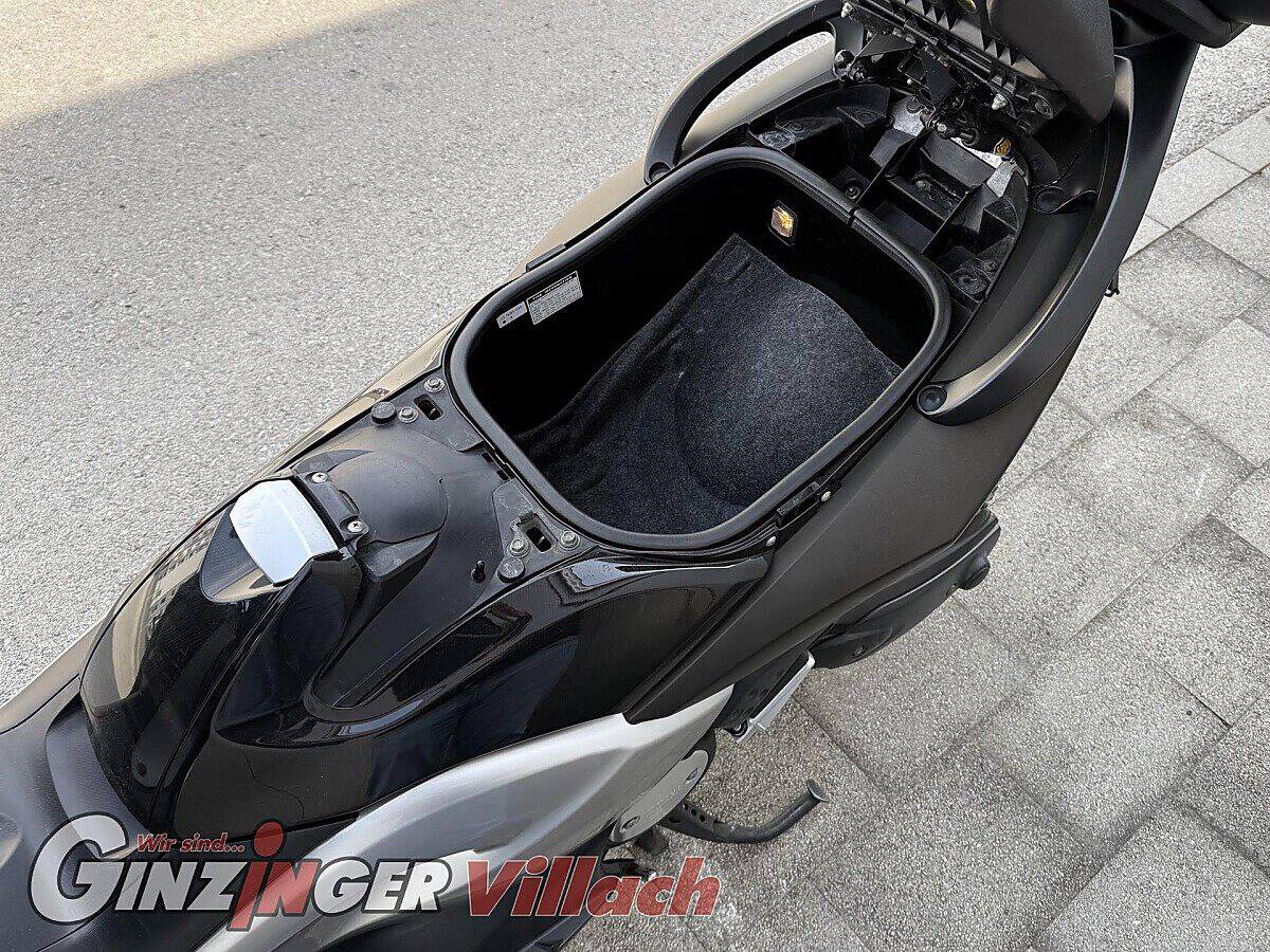g-000349-g_W3499857_9-yamaha-t-max-500-639133786418911920