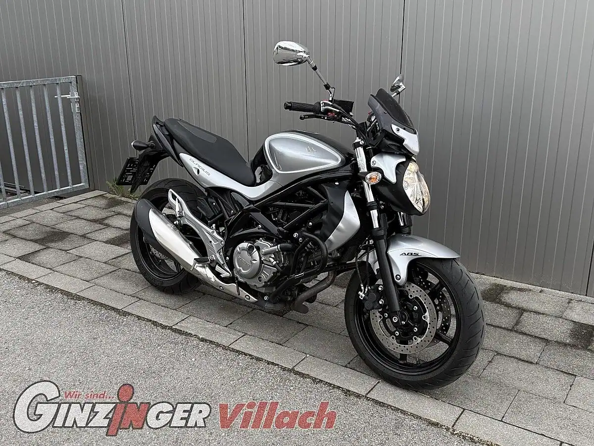 Suzuki-SFV 650 Gladius-