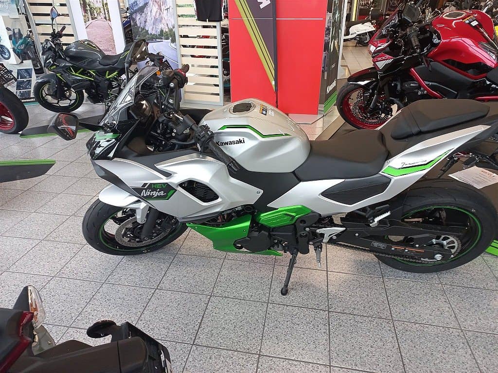 g-000353-g_W3535238_2-kawasaki-ninja-7-hybrid-vorfuehrer-639139827030516720