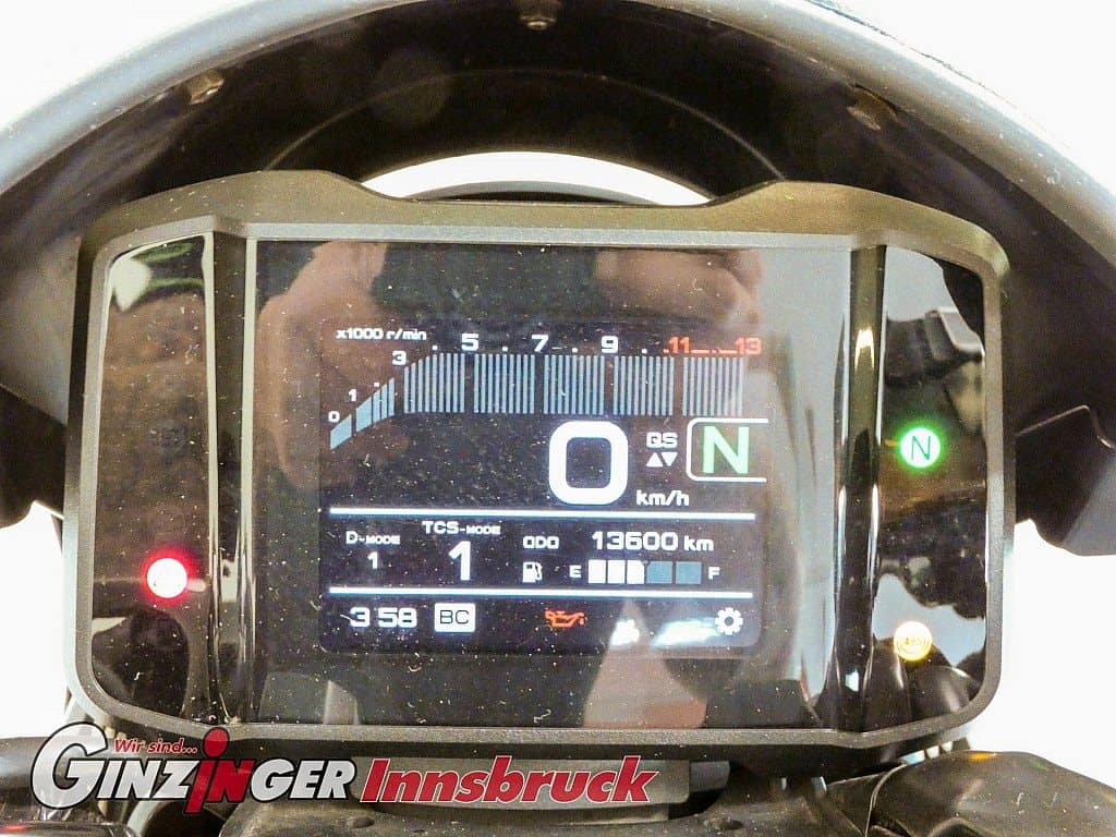 g-000344-g_W3440738_11-yamaha-xsr900-639157970492235370