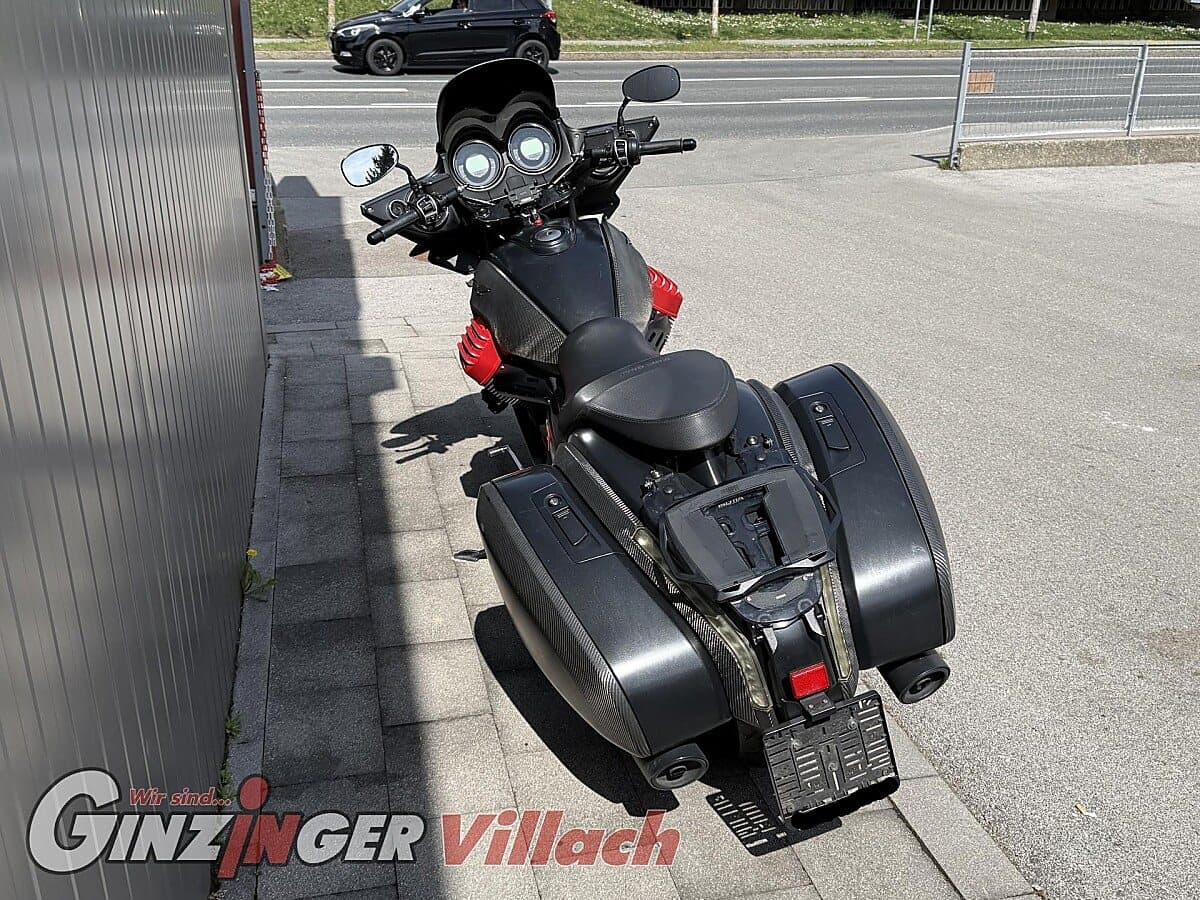 g-000352-g_W3521210_6-moto-guzzi-mgx-21-639175156223661400