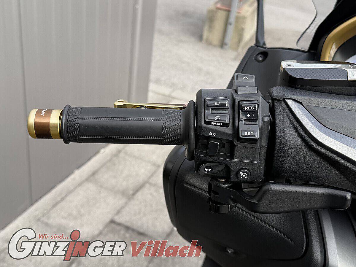 g-000355-g_W3553685_15-yamaha-t-max-560-dx-639168663881978210