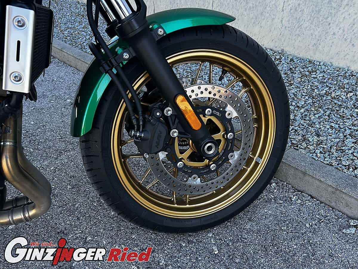 g-000355-g_W3558102_10-kawasaki-z-650-rs-639174712132532000