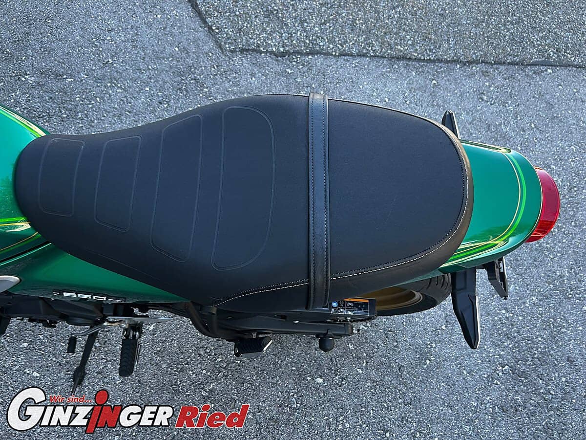 g-000355-g_W3558102_9-kawasaki-z-650-rs-639174712131291960