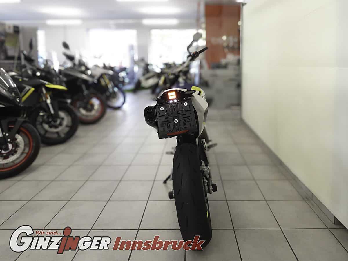 g-000356-g_W3560562_9-husqvarna-701-supermoto-639178651130350280