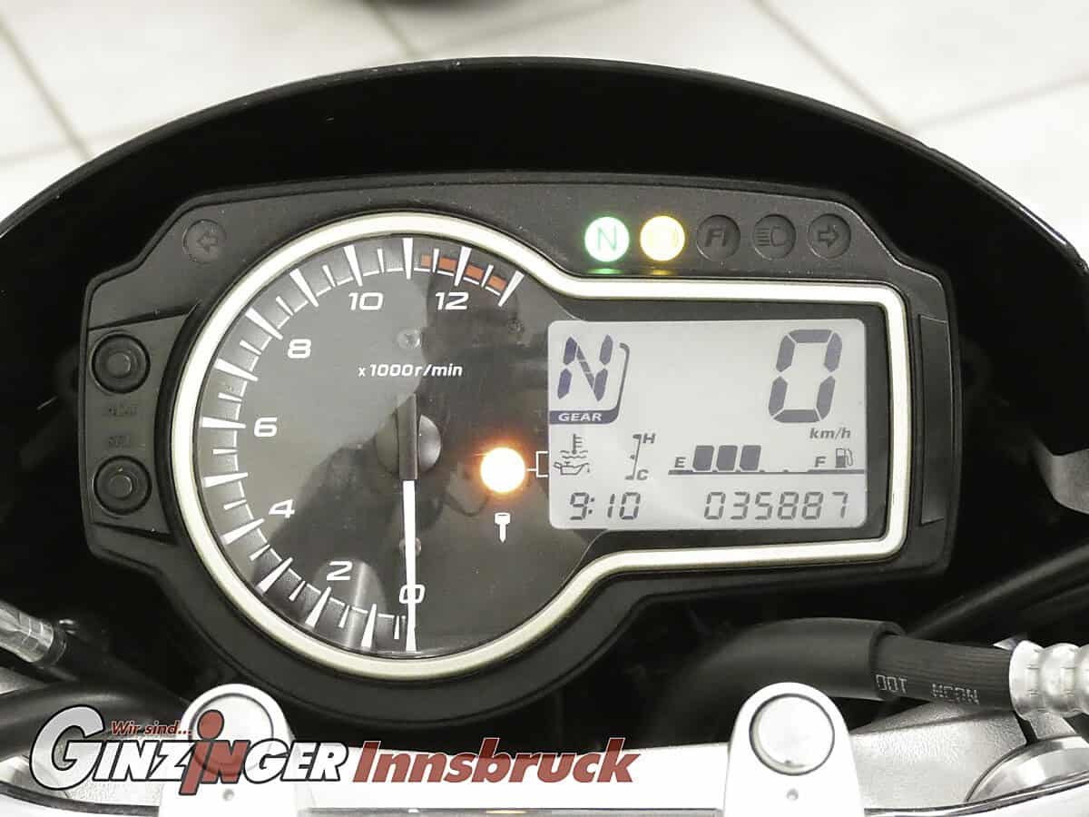 g-000356-g_W3560564_13-suzuki-gsr-750-639178651155150280