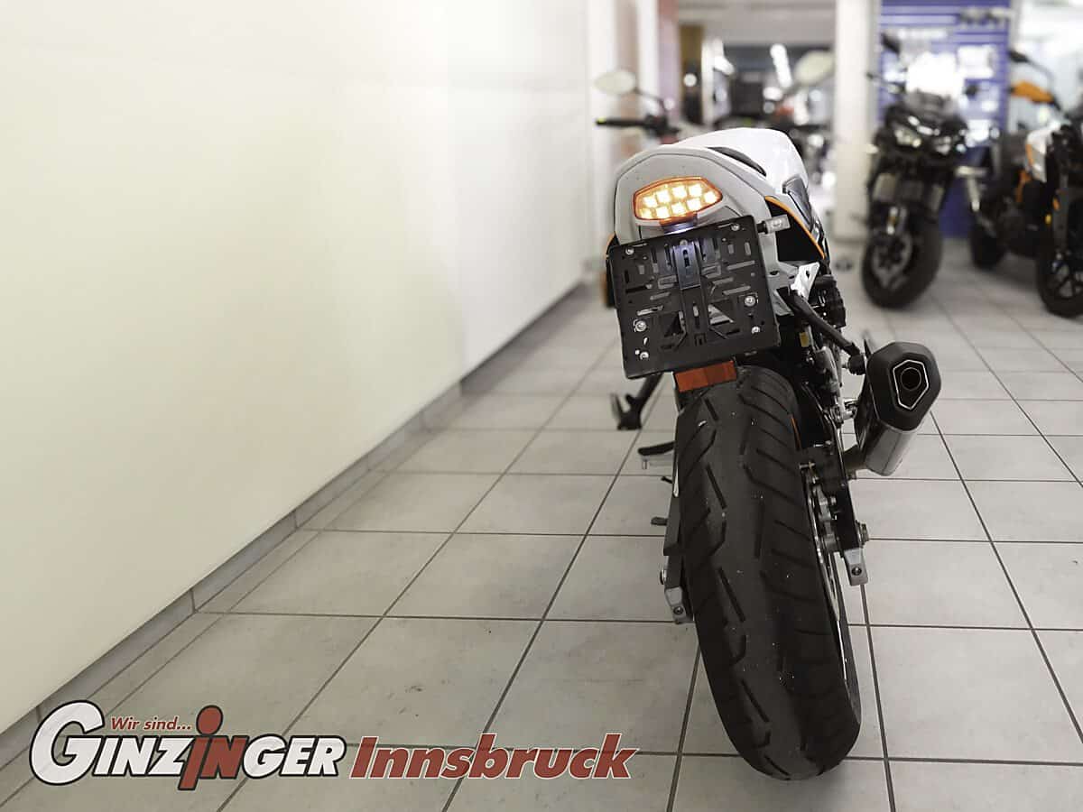 g-000356-g_W3560564_7-suzuki-gsr-750-639178651148550500