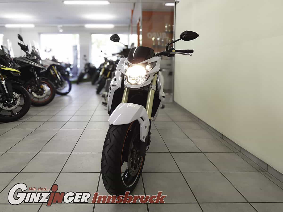 g-000356-g_W3560564_8-suzuki-gsr-750-639178651149510270