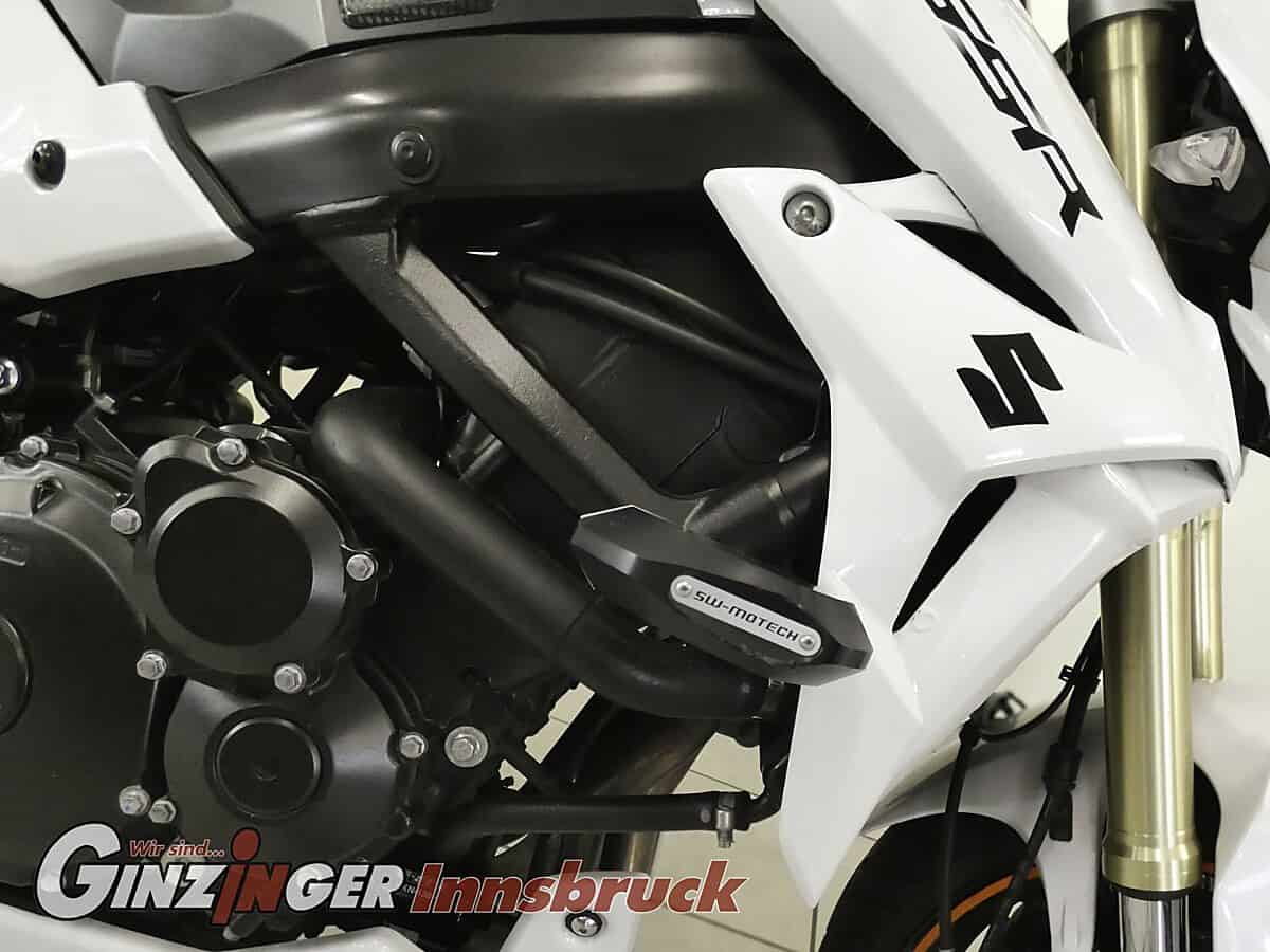 g-000356-g_W3560564_9-suzuki-gsr-750-639178651150520090