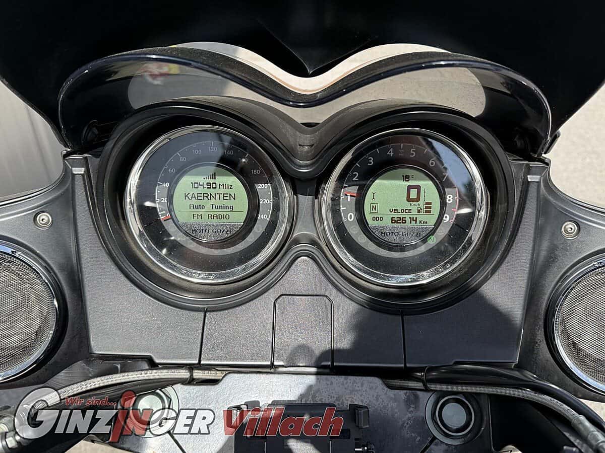 g-000352-g_W3521210_11-moto-guzzi-mgx-21-639188215371651170