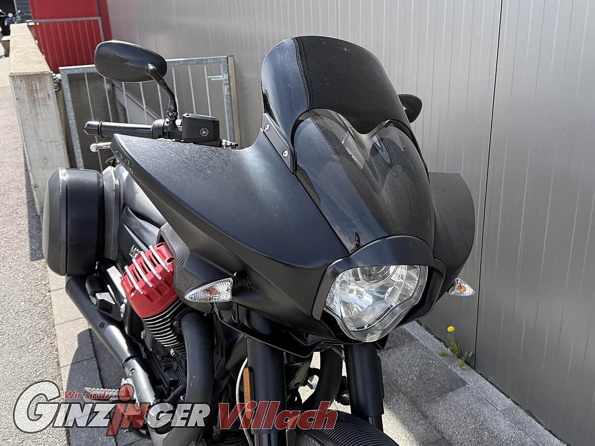 g-000352-g_W3521210_8-moto-guzzi-mgx-21-639200308327297650