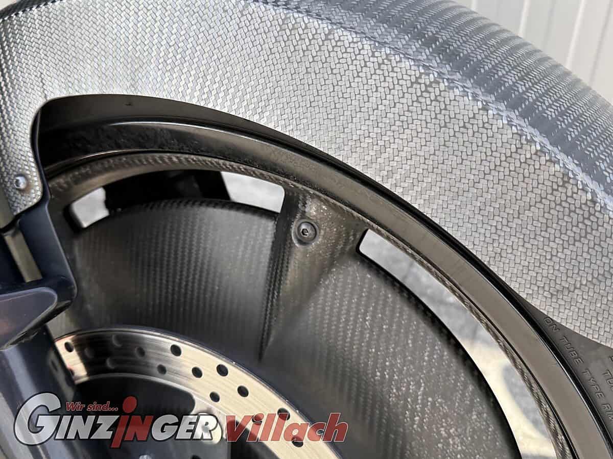 g-000352-g_W3521210_9-moto-guzzi-mgx-21-639206360431300680