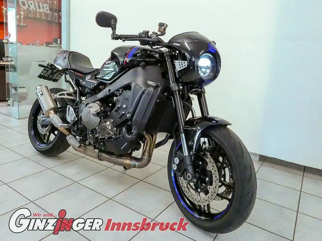Yamaha-XSR900-
