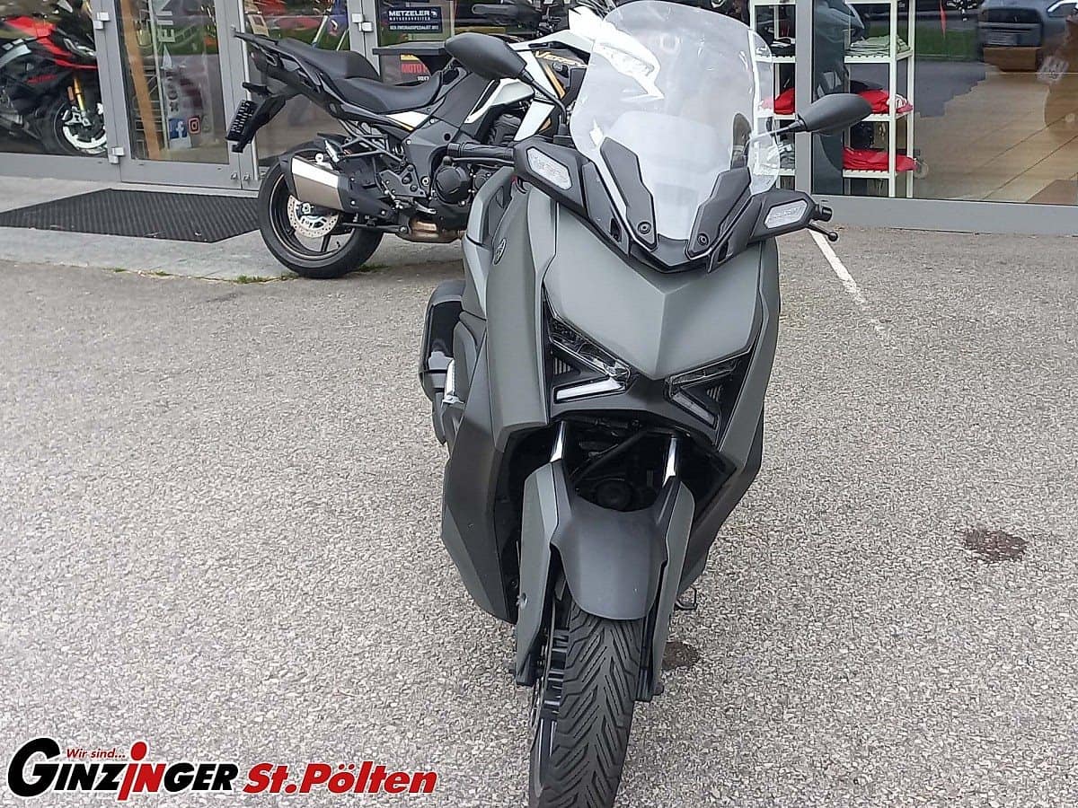 g-000347-g_W3473440_4-yamaha-x-max-300-639224534677987880