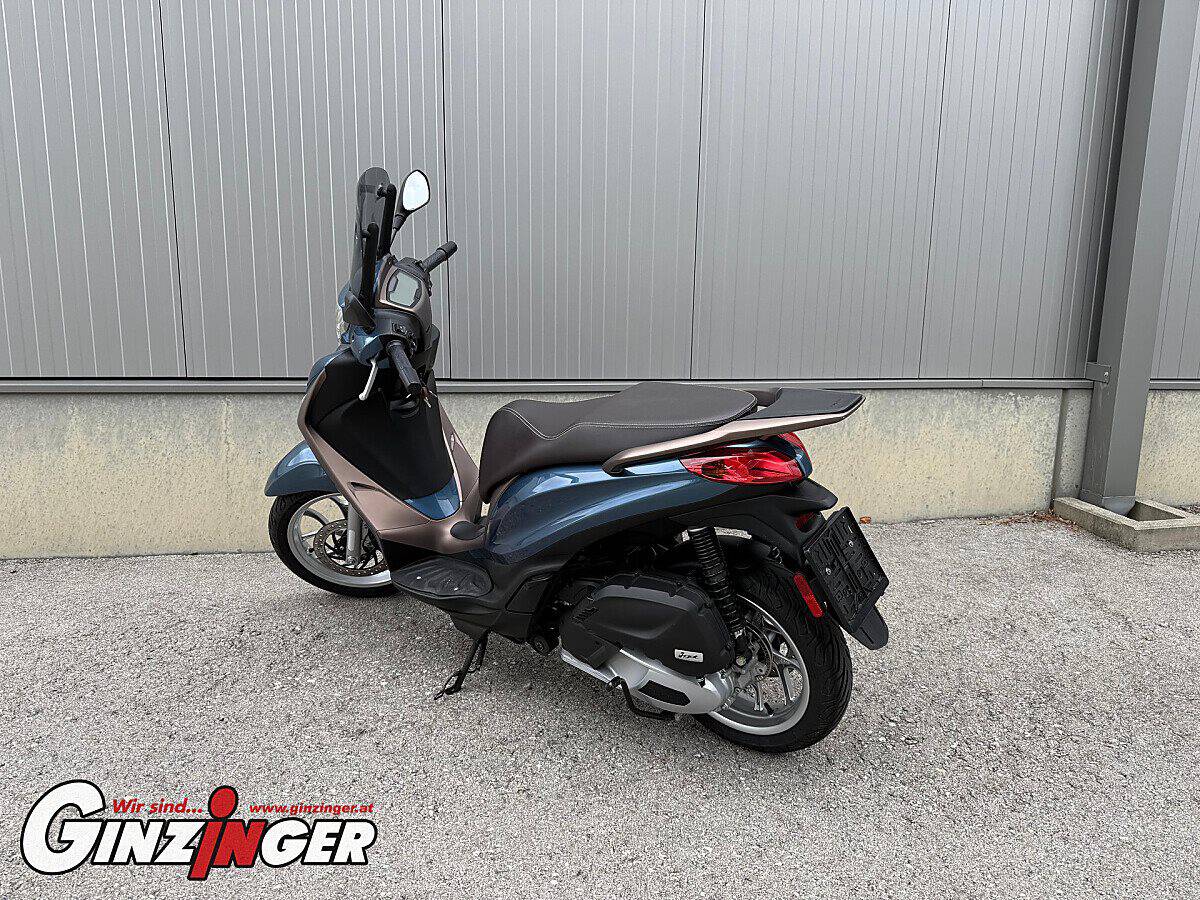 g-000356-g_W3569639_3-piaggio-medley-150-639212445292131030