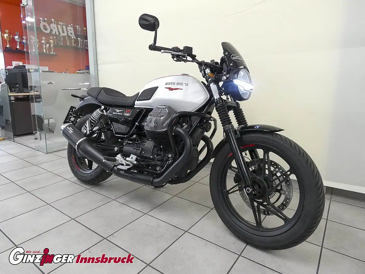 Moto Guzzi-V7 Stone Ten-