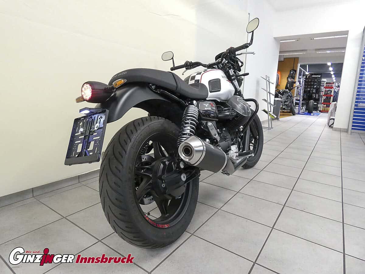 g-000358-g_W3581881_4-moto-guzzi-v7-stone-ten-639217050770983740