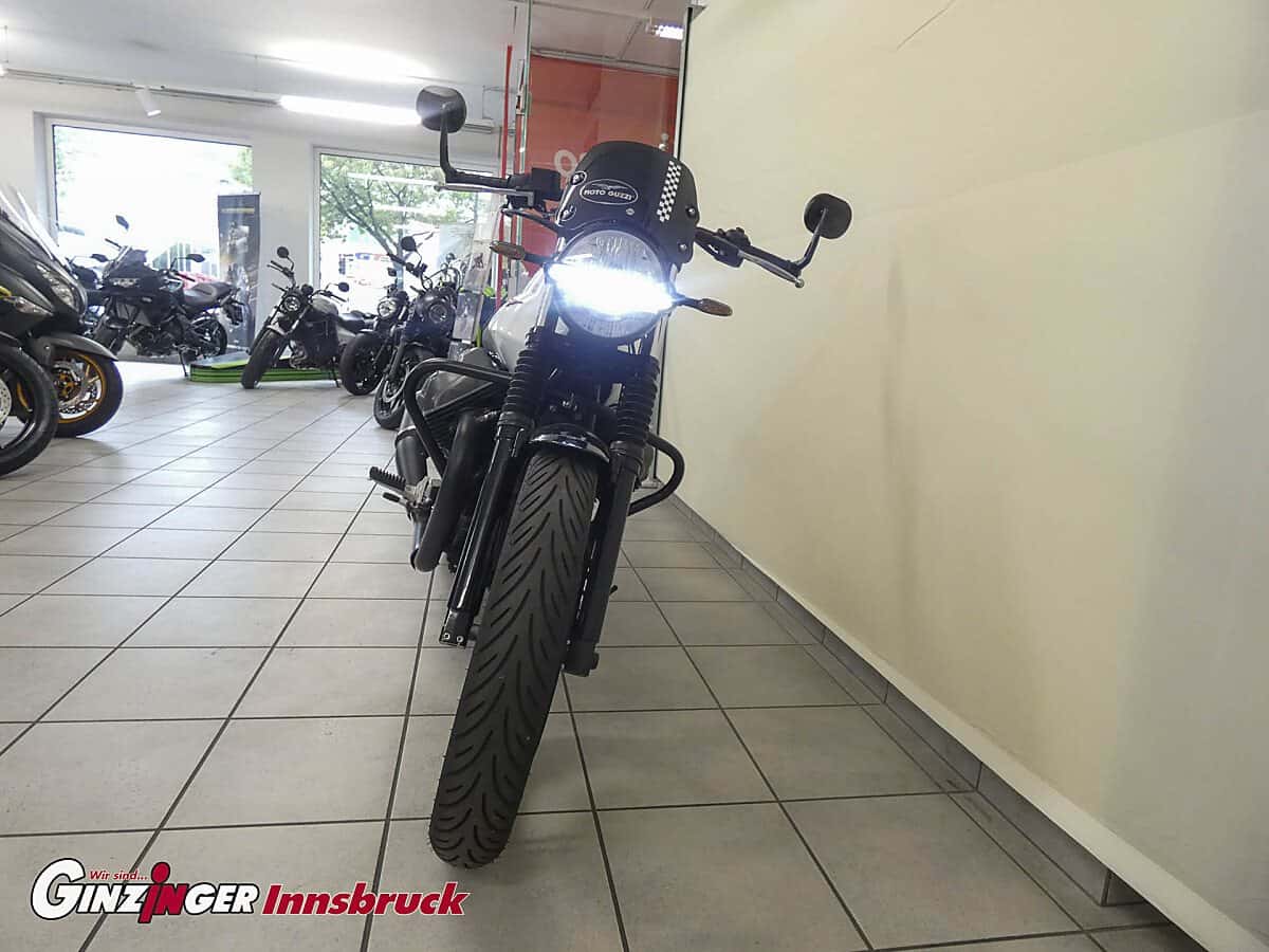 g-000358-g_W3581881_8-moto-guzzi-v7-stone-ten-639224536075487770