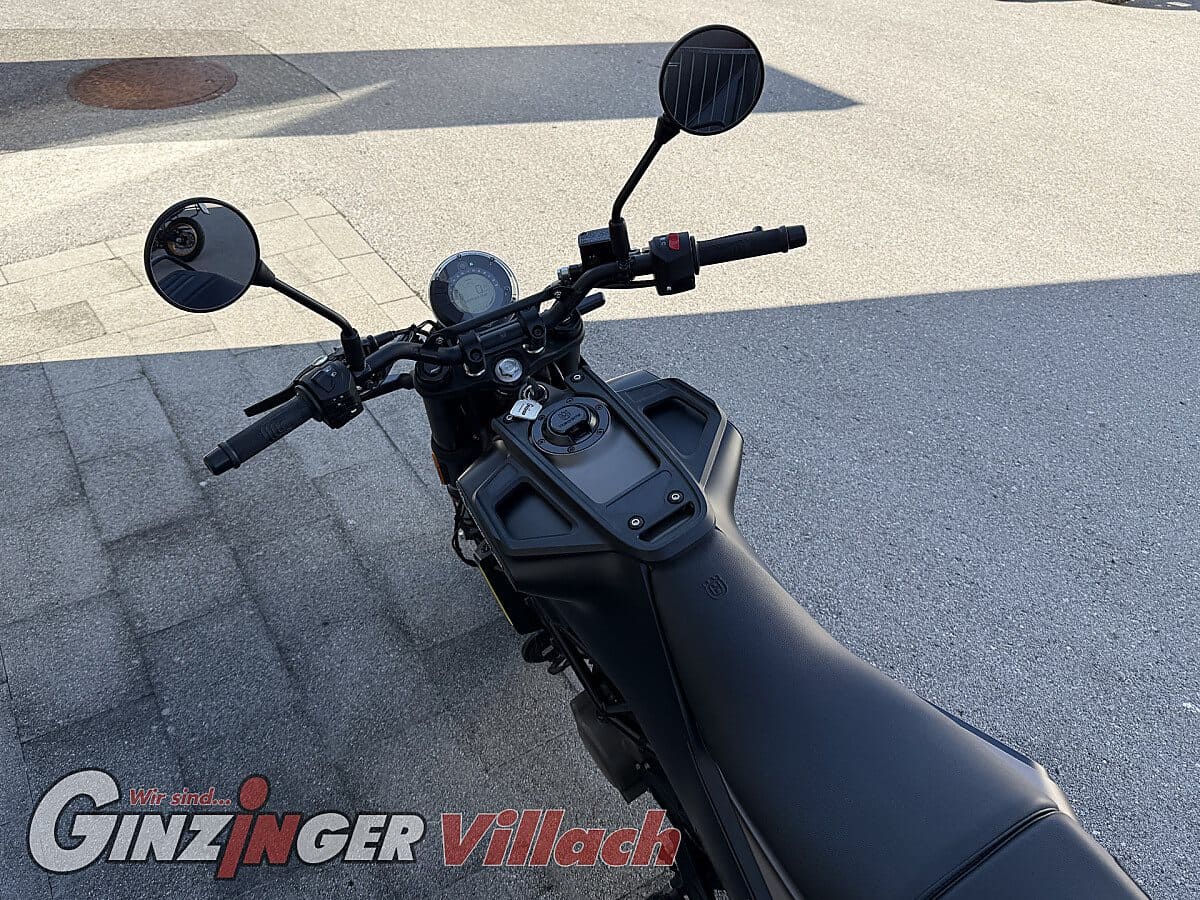 g-000358-g_W3581886_8-husqvarna-svartpilen-125-abs-639214031627561780
