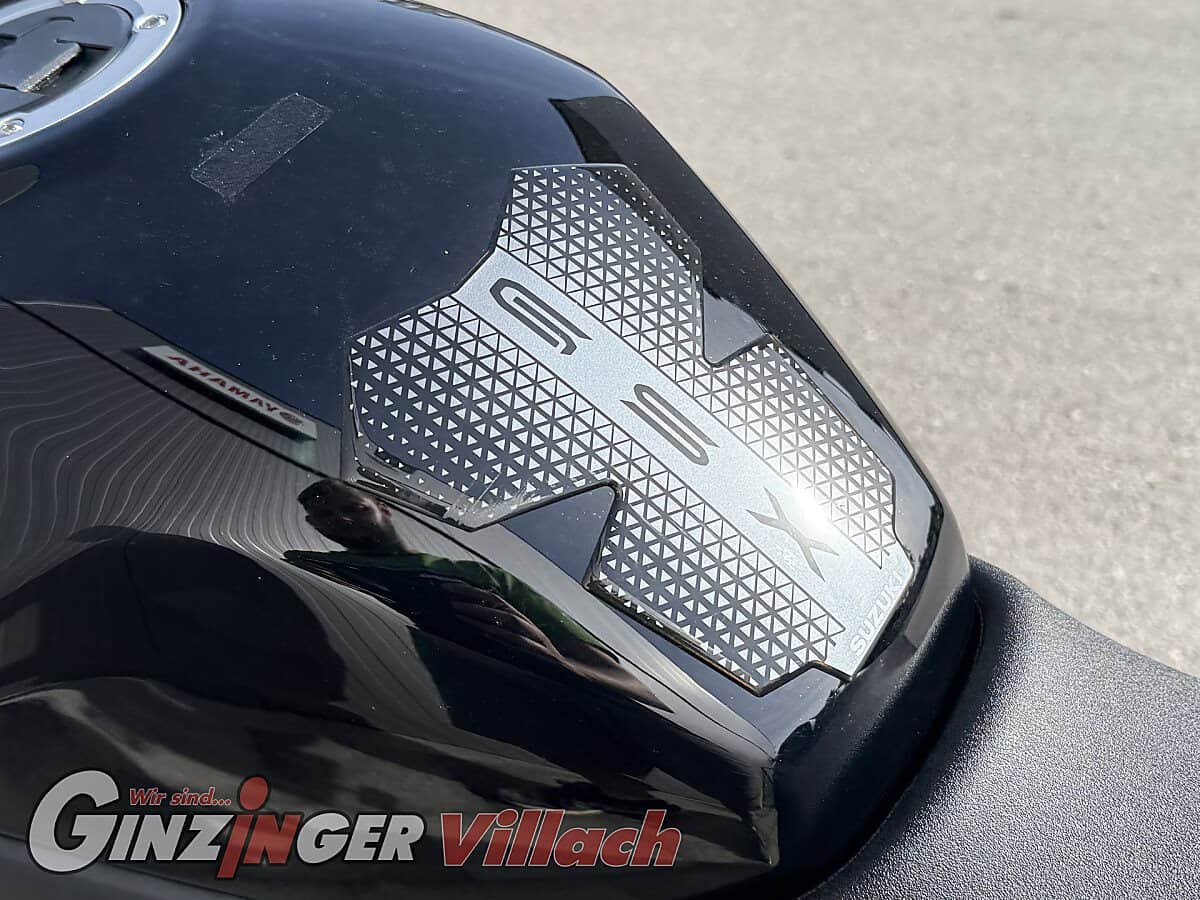 g-000359-g_W3594018_10-suzuki-gsx-8r-639234326911873450