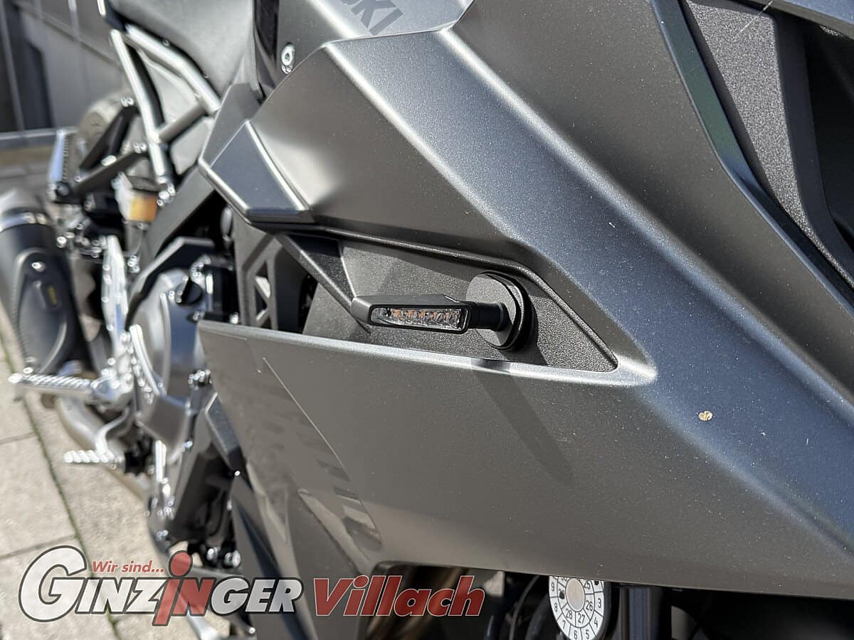 g-000359-g_W3594018_9-suzuki-gsx-8r-639234326910723690