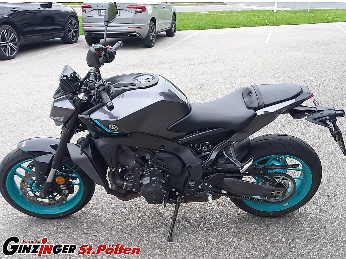 Yamaha-MT-09 Y-AMT-