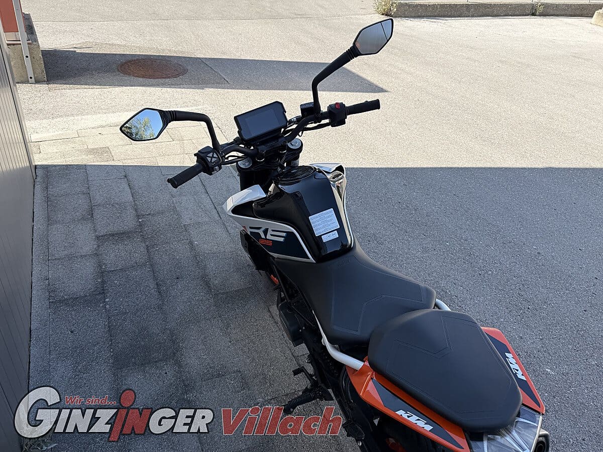 g-000358-g_W3581889_10-ktm-duke-125-639260793763610430