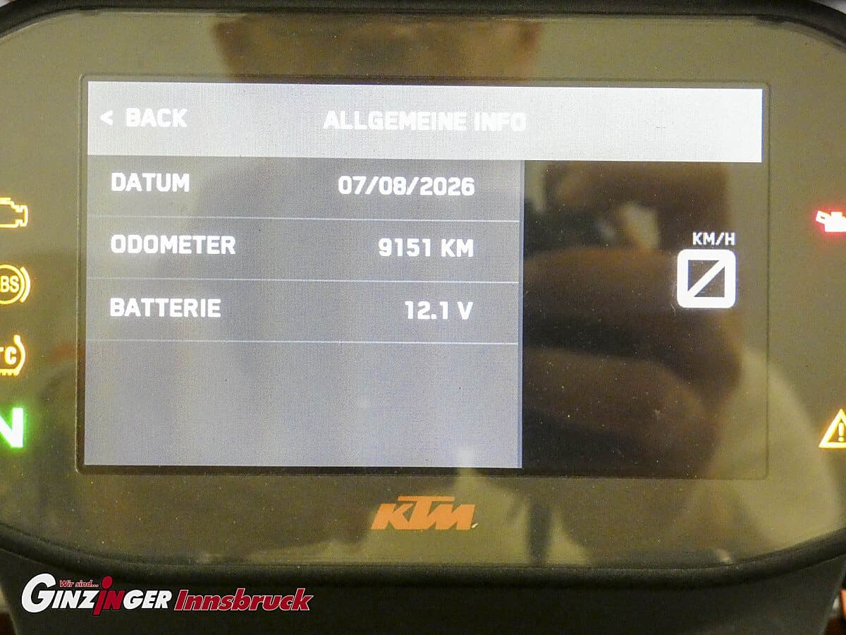 g-000358-g_W3584423_10-ktm-duke-890-639260788973329780
