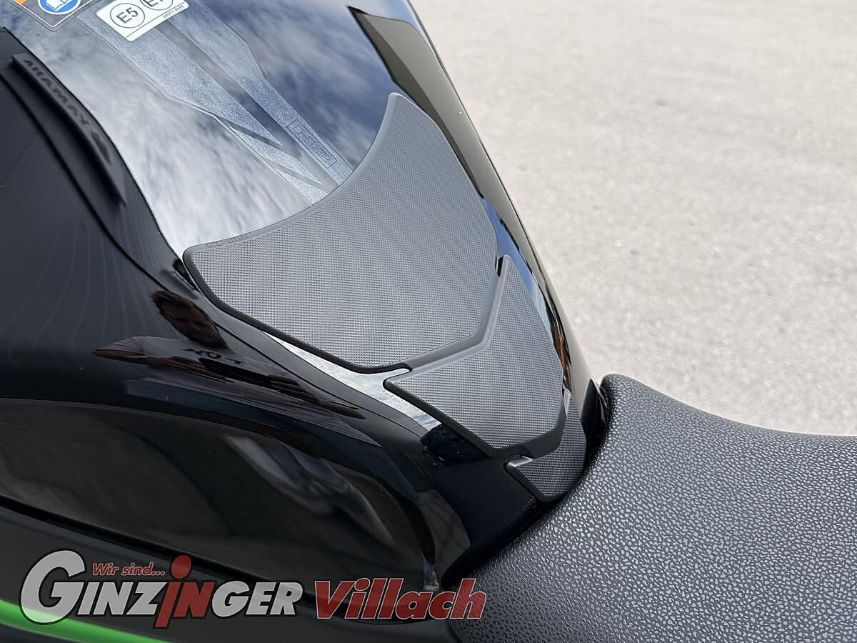 g-000358-g_W3589691_15-kawasaki-z-h2-se-akrapovic-639260793933359130
