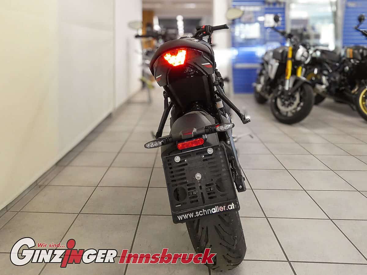 g-000359-g_W3596834_7-triumph-trident-660-639266837132322560