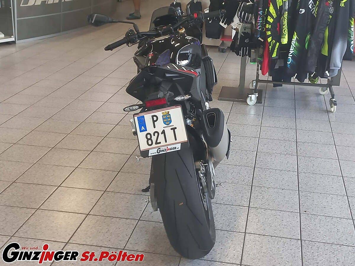 g-000361-g_W3613704_4-aprilia-tuono-v4-1100-factory-e5-639265432670319340