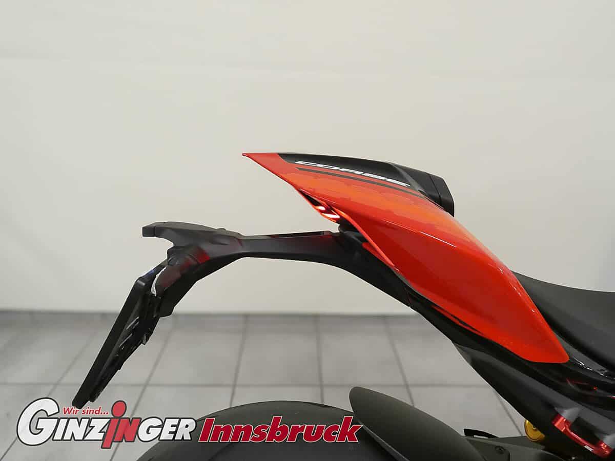 g-000362-g_W3620514_11-ducati-streetfighter-v4-s-corse-639278391114036800