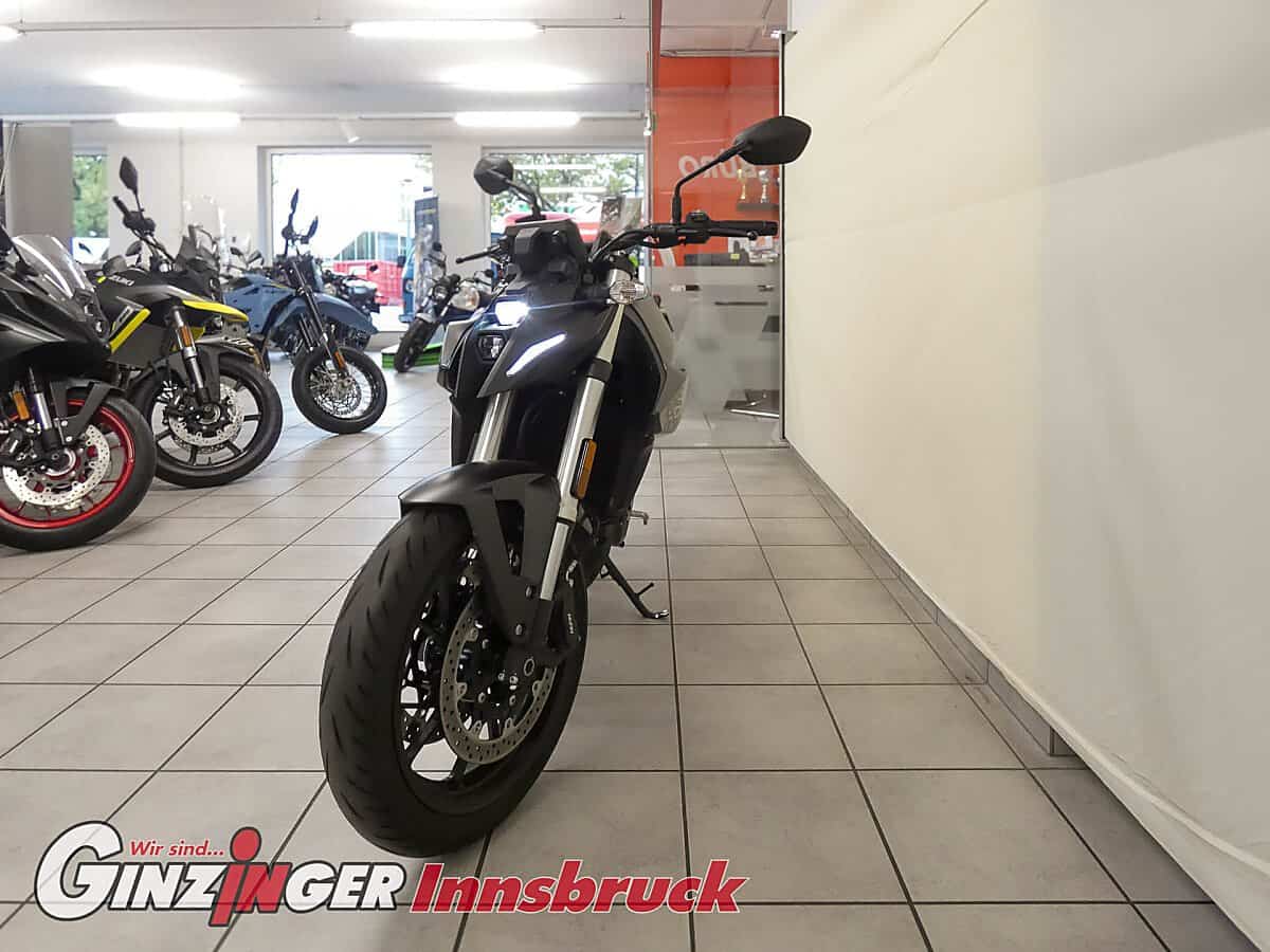 g-000362-g_W3620775_6-suzuki-gsx8s-639277094717515840