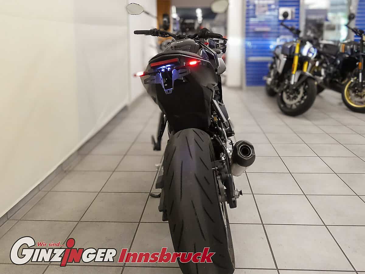 g-000362-g_W3620775_8-suzuki-gsx8s-639277094719375820
